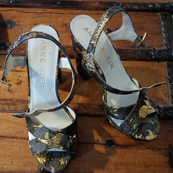 Anne Klein Gold Lalima  Rose Brocade Sandals - Picture 11 of 15